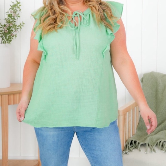 NWT Andree by Unit Ruffle Sleeved Blouse - Picture 1 of 3